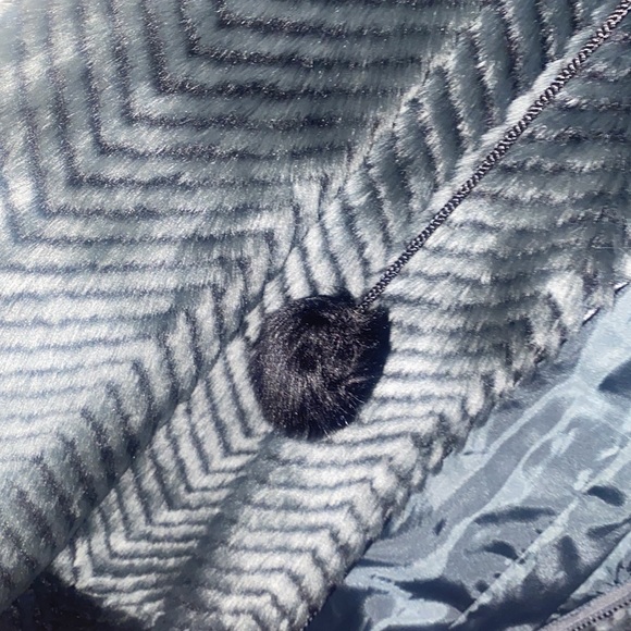 ROMANS Faux fur jacket- like new - Picture 4 of 6